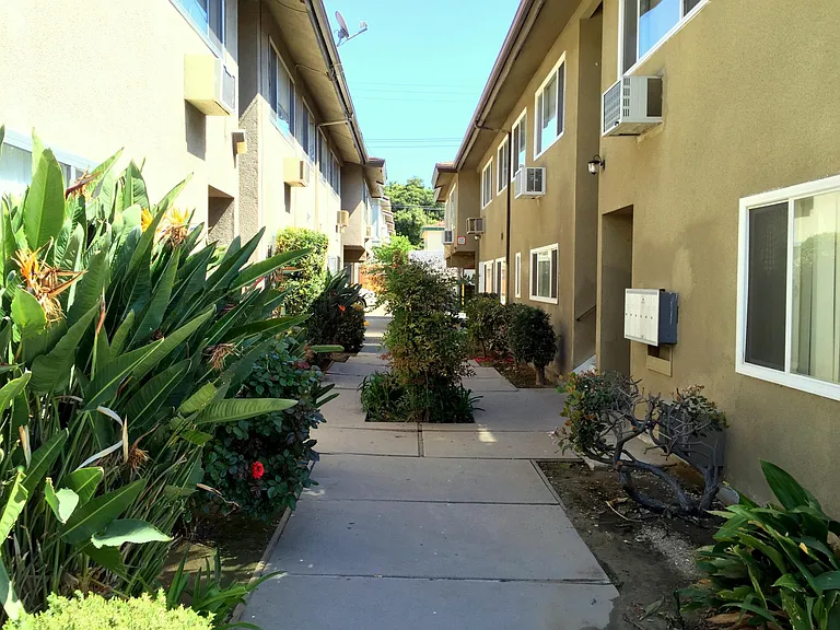 420 N Marguerita Ave #C — Photo 13