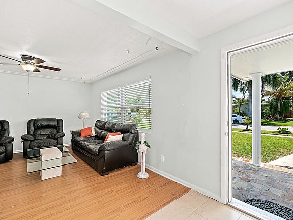 3rd image of 1525 Vega Ave