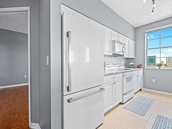 5th image of 616 Clearwater Park Rd APT 1112