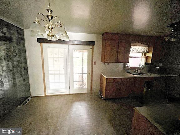 3rd image of 10913 Rosewood Dr