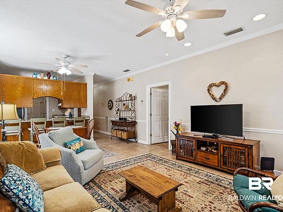 4th image of 40 Cottage Dr