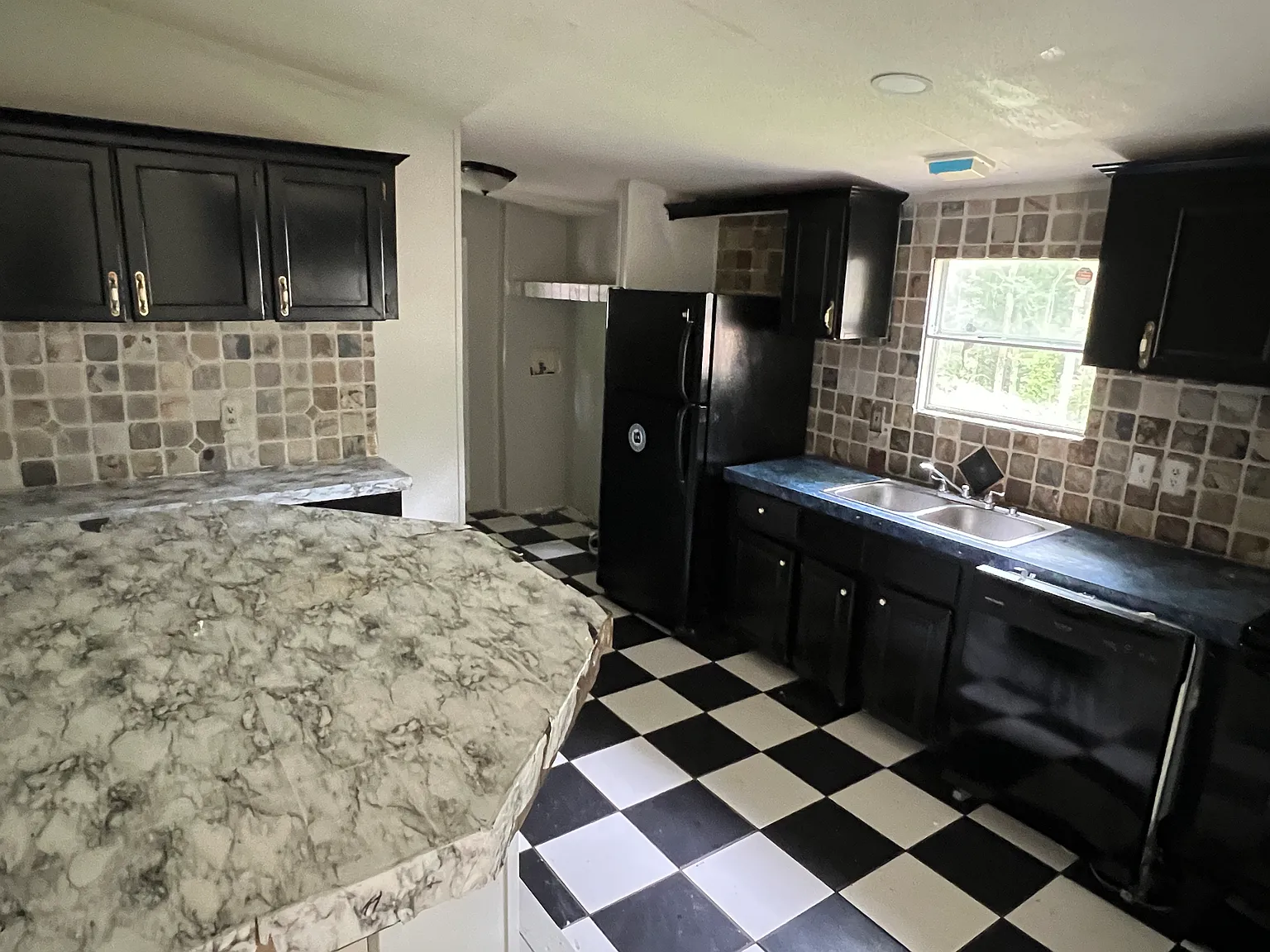 3 bed, 1200 sqft, $1,600 — Photo 4