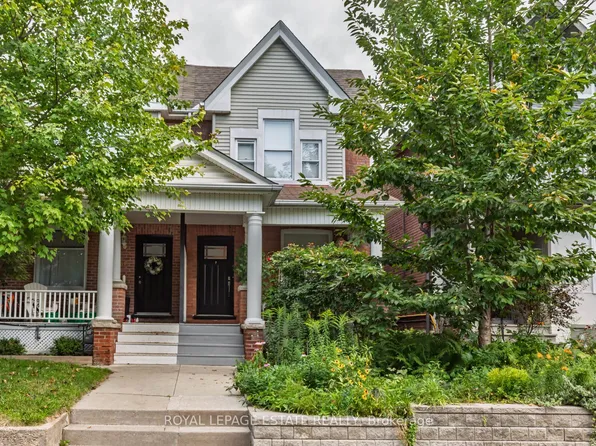 48 Bloomfield Ave, Toronto, ON M4L 2G3