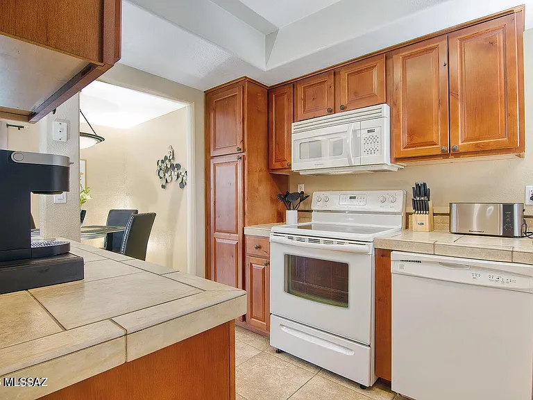 6651 N Campbell Ave #210 — Photo 11