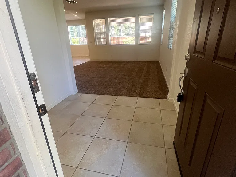 155 W Ladd Dr — Photo 3