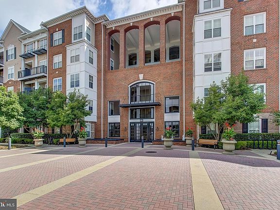 3rd image of 501 Hungerford Dr APT 120