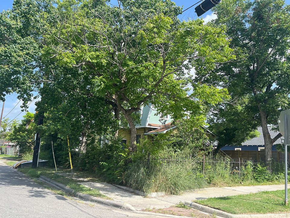 1st image of 220 N Eastwood St