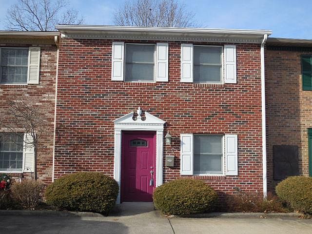 1st image of 513 Carriage Dr