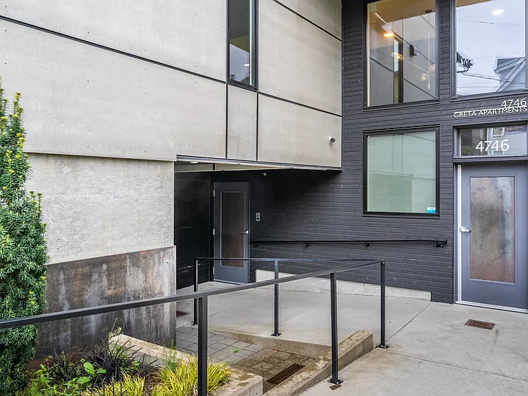 Greta Apartments | Private Kitchen Studio near UW — Photo 26