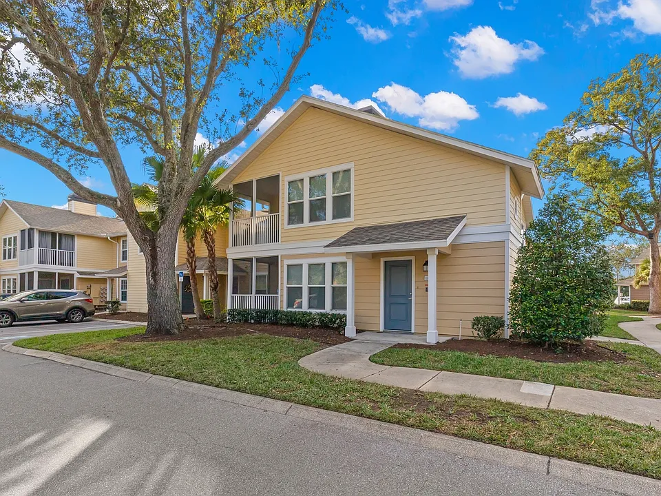 Located near UCF, Full Sail, Winter Park Village & Downtown Orlando