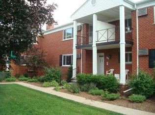 1099 Tienken Ct, Rochester, MI 48306