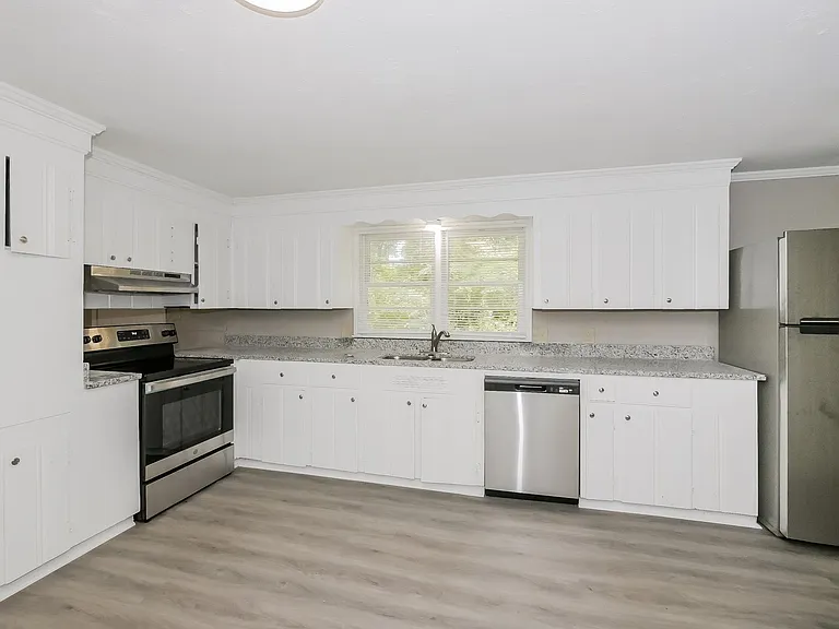 1857792_022_kitchen_12933145.jpg