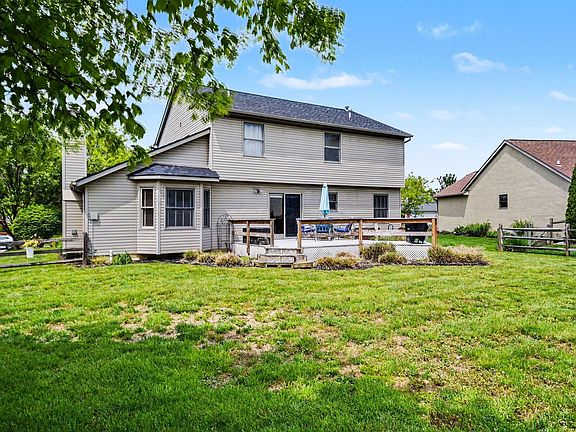 4th image of 98 Gayle Dr