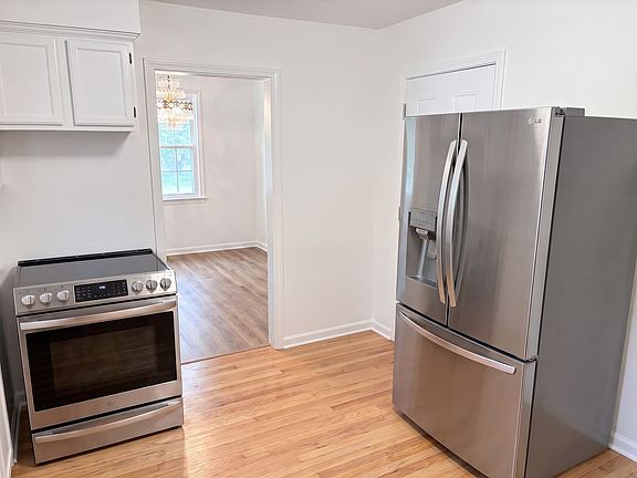 5th image of 3980 Renwal St