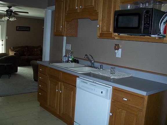 Kitchen w/Appliances