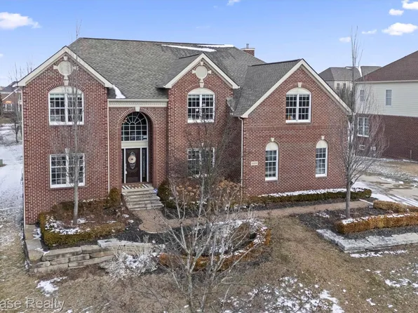 46430 Pinehurst Cir, Northville, MI 48168