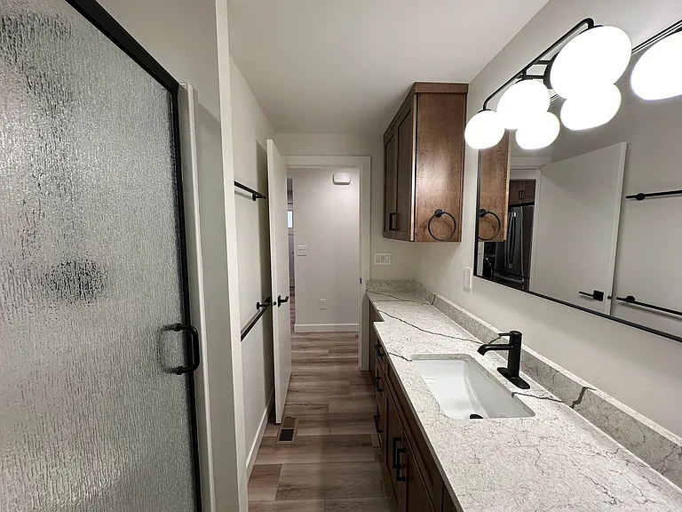 1019 Wilson St — Photo 10