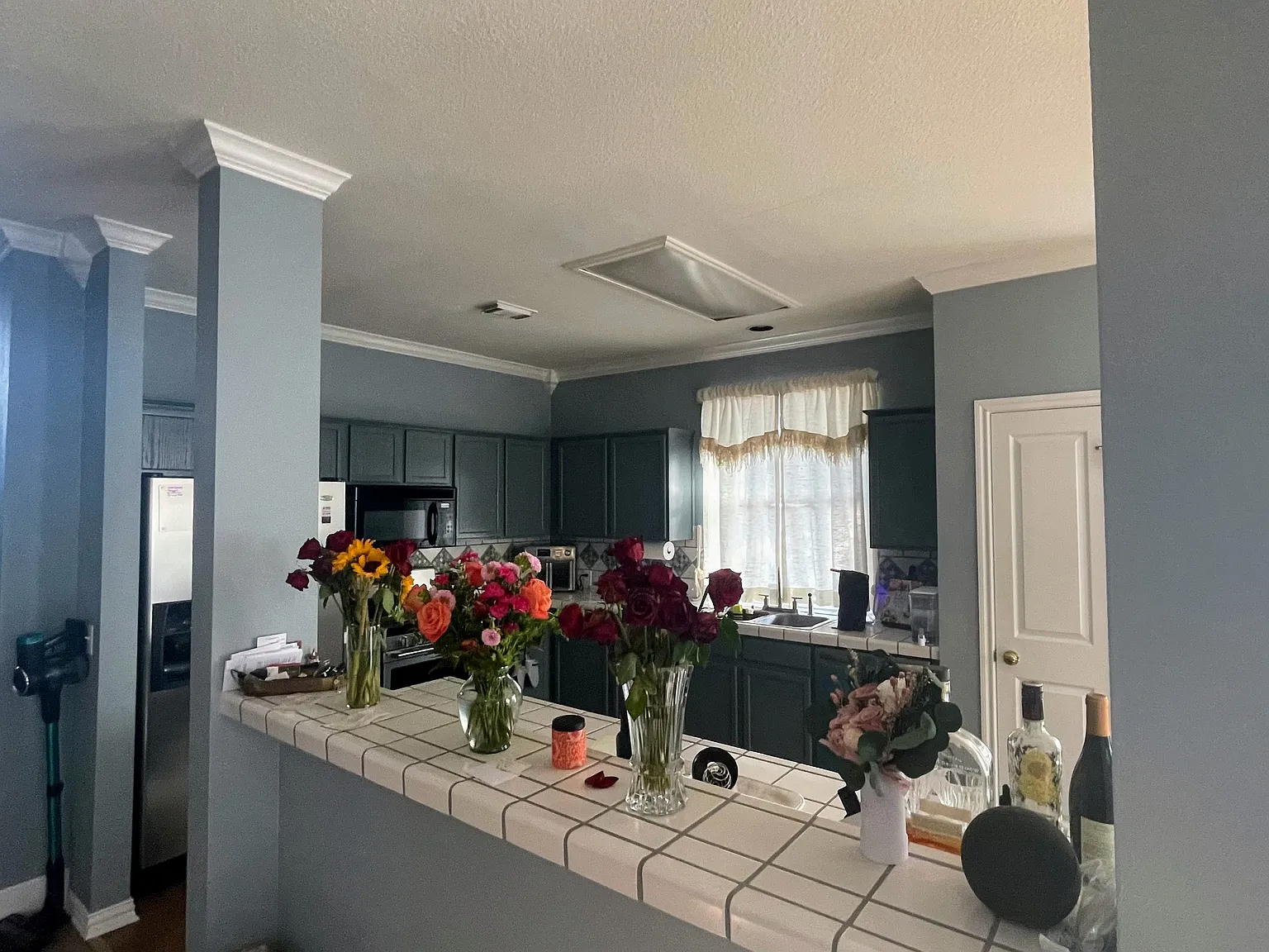 4 bed, 2.5 bath, 2818 sqft, $2,850 — Photo 4