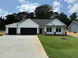 165 Tee Dr, Selma, NC 27576