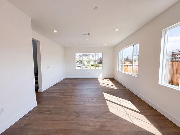 3rd image of 16213 Sculptor Ave