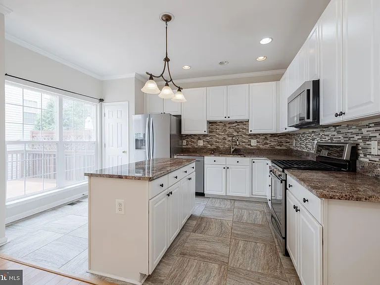 5319 Waldo Dr — Photo 22
