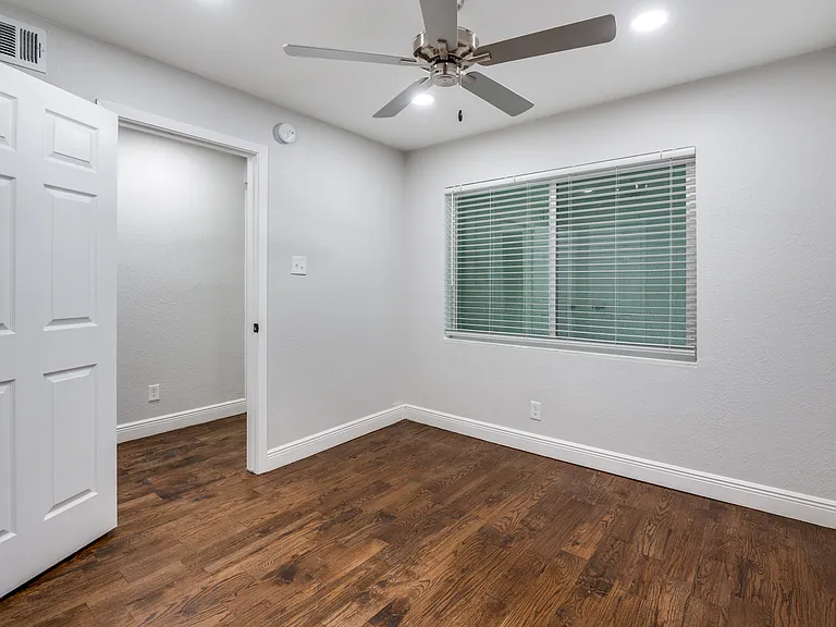 5444 Gaston Ave #202 — Photo 2