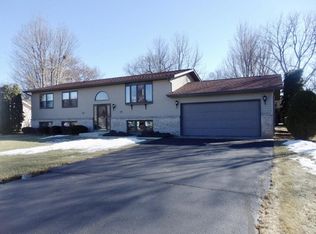 517 Valencia Dr, Delavan, WI 53115