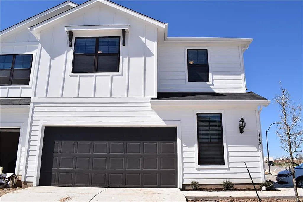 4 bed, 2.5 bath, 2124 sqft, $1,995 — Photo 1