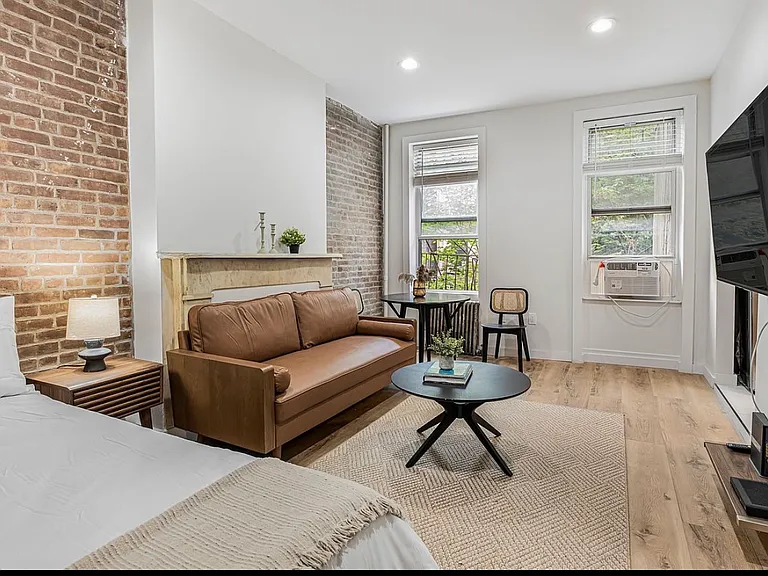 405 W 46th St #2R — Photo 2