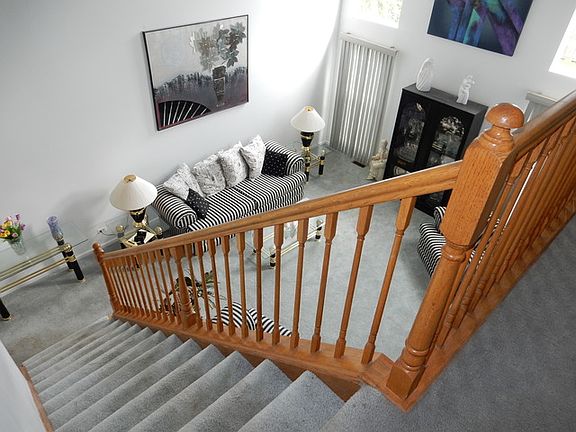4th image of 1057 Dartmouth Dr