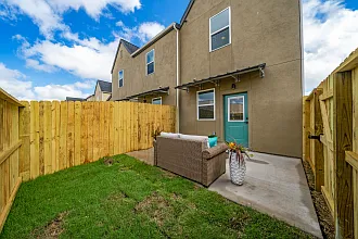 Lat Twenty7 Townhomes — Photo 49