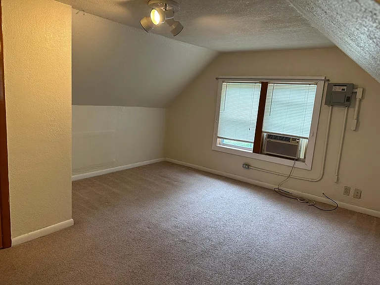 415 S High St — Photo 18