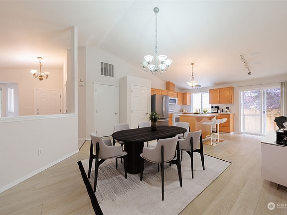 4th image of 18404 80th Avenue Ct E