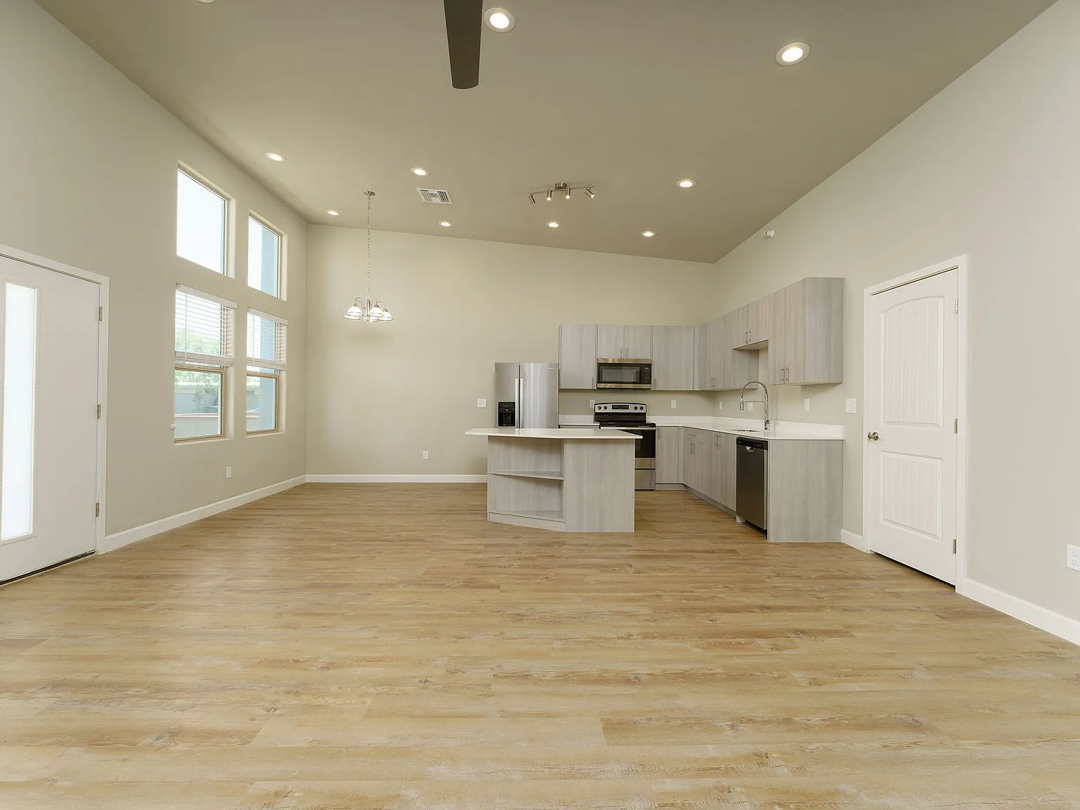 2 bed, 1100 sqft, $1,600 — Photo 4