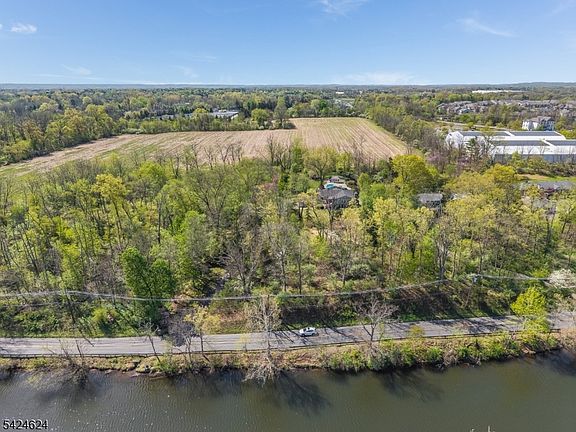 5th image of 31 River Road