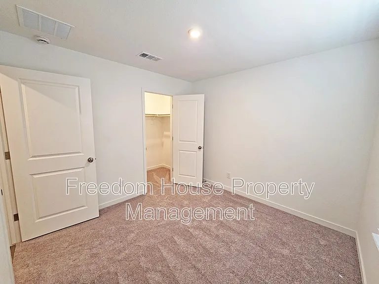 710 E Huyana Wind Dr — Photo 10