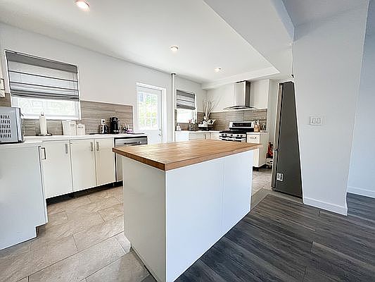 3rd image of 21-21 24th St #1