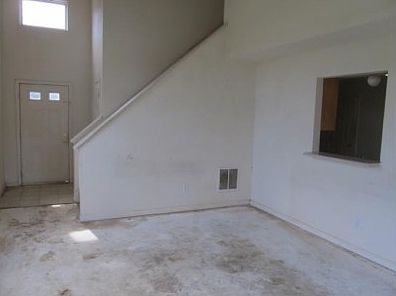 4th image of 419 Bridgestone Dr