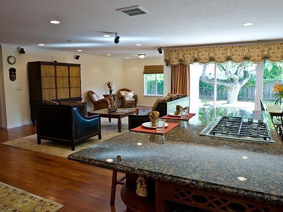 5th image of 1083 Bluebird Ave