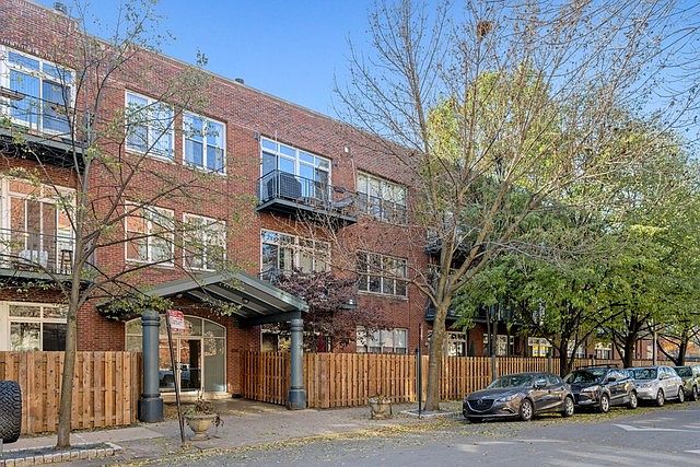 1st image of 2333 W Saint Paul Ave APT 222