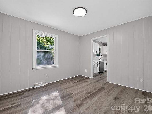 4th image of 6820 Barrington Dr