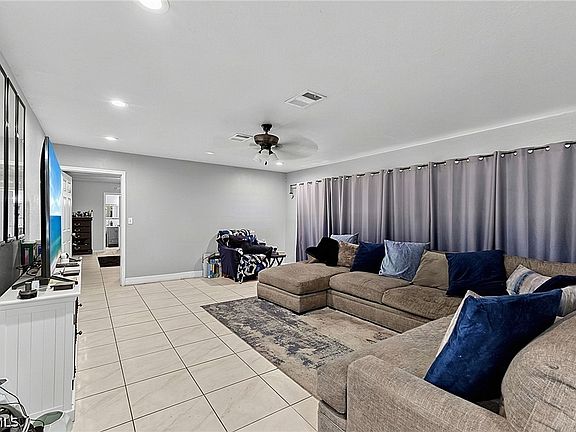 5th image of 4028 Manning Ave