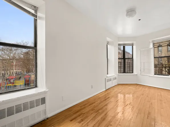 58 Hamilton Place image 1 of 10