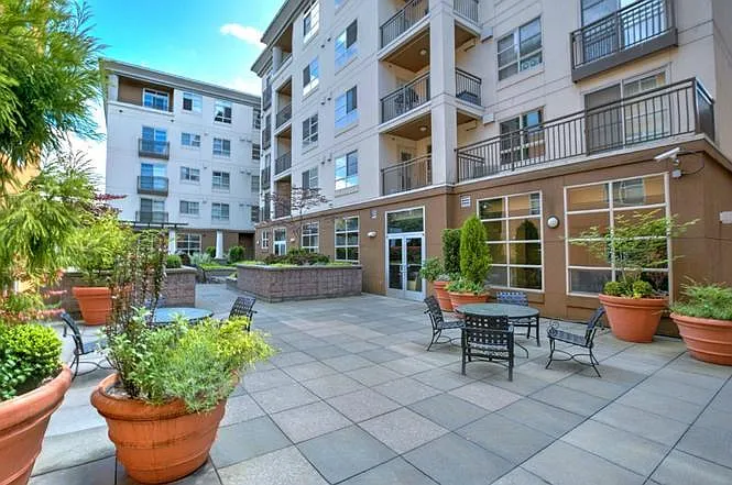 111 108th Ave NE #B-410 — Photo 2
