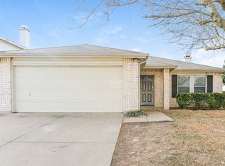 541 Magdalen Ave, Crowley, TX 76036
