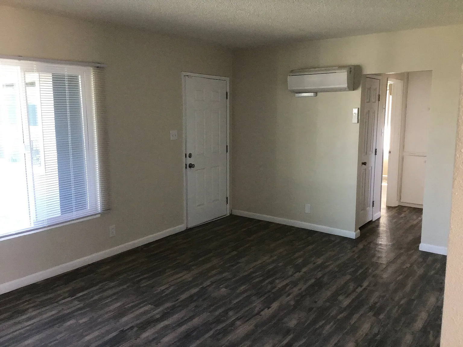 1 bed, 1.0 bath, 800 sqft, $1,195 — Photo 2