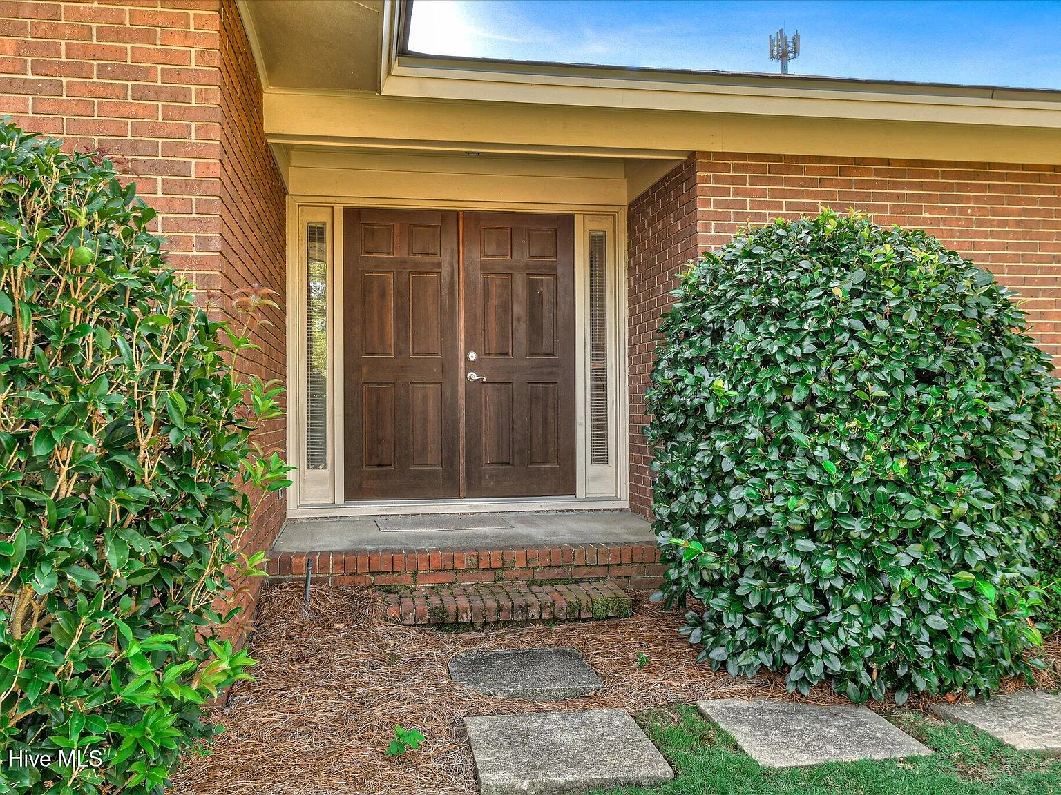 3 bed, 2.0 bath, 1805 sqft, $2,149 — Photo 4