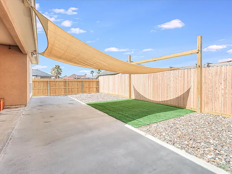 15501 Escapade St — Photo 38