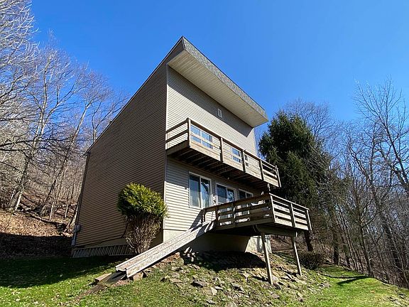 2nd image of 137 Hobbes Hollow Rd
