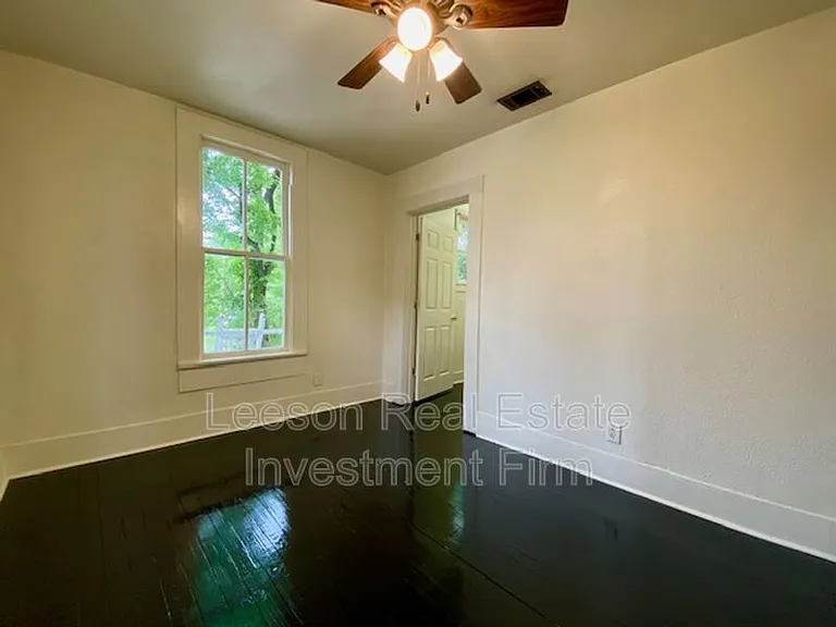 455 Egan St — Photo 5